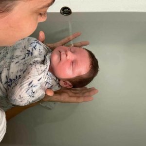 Thérapeutique bain bébé lâcher prise